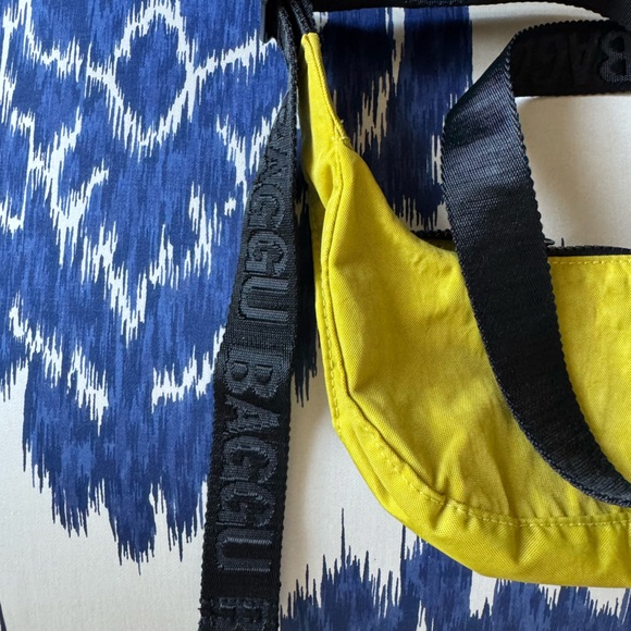 *DISCONTINUED* baggu mini nylon crescent bag in sour - Picture 2 of 4